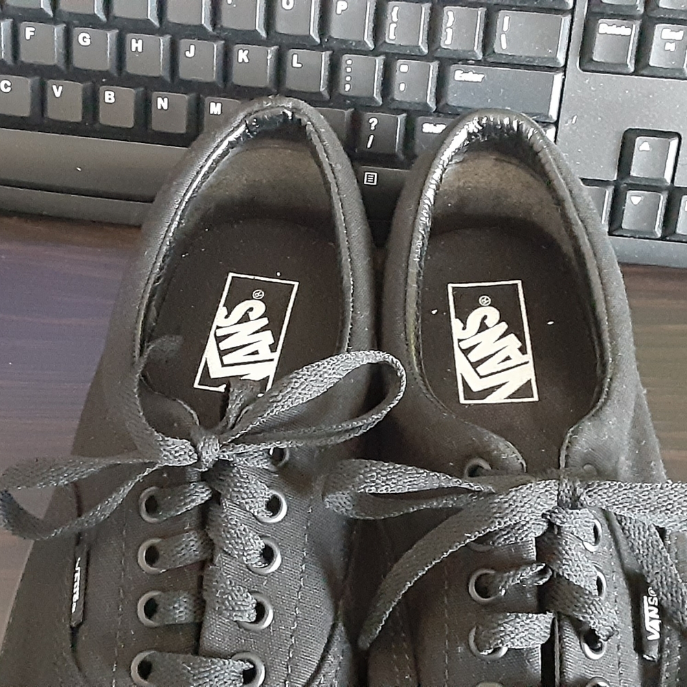 Vans - Picture 2 of 2